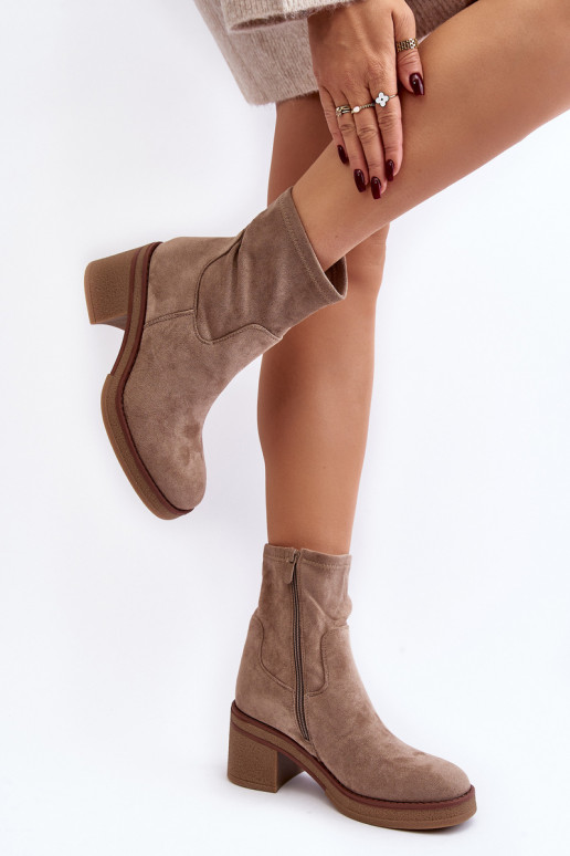Botas com salto alto cor bege Argastis Botas com salto alto cor bege Argastis