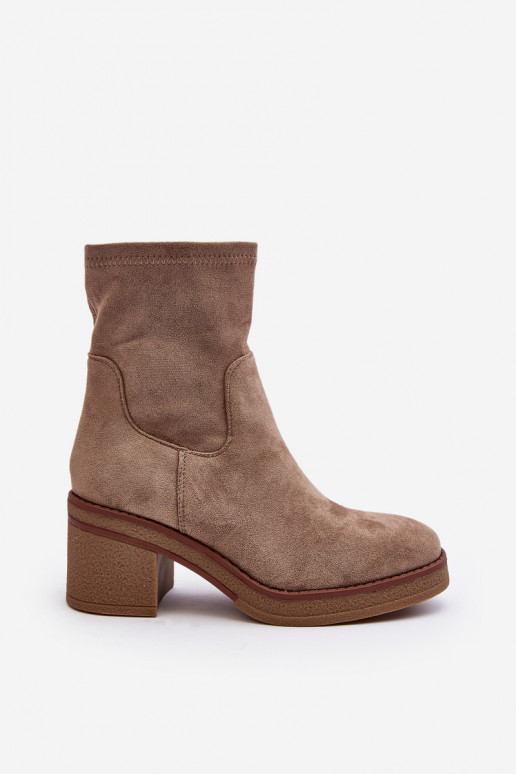 Botas com salto alto cor bege Argastis Botas com salto alto cor bege Argastis