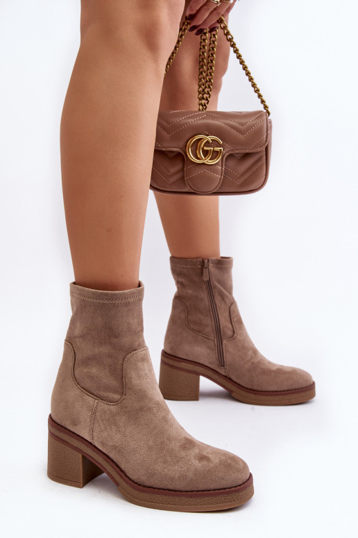 Botas com salto alto cor bege Argastis Botas com salto alto cor bege Argastis