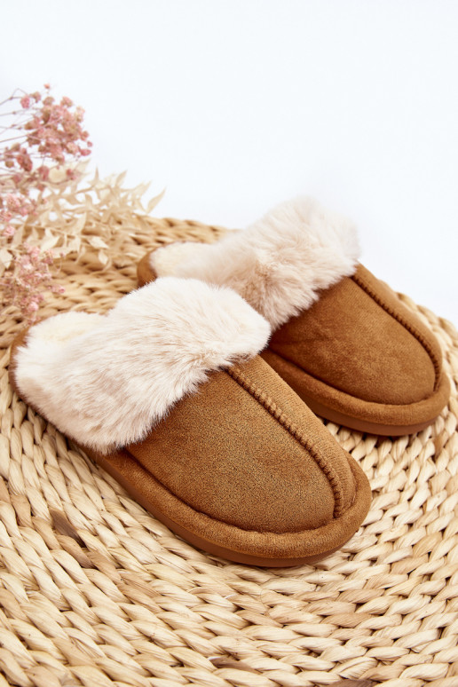 Chinelos infantis com pêlo na cor marrom Befana