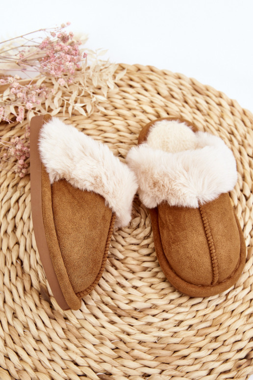 Chinelos infantis com pêlo na cor marrom Befana