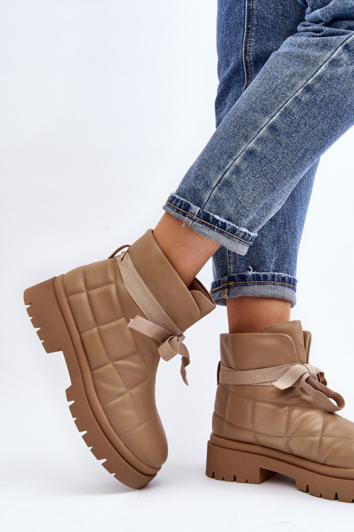 Botas com motivos acolchoados na cor cáqui Bizzanti Botas com motivos acolchoados na cor cáqui Bizzanti