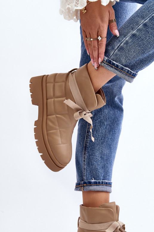 Botas com motivos acolchoados na cor cáqui Bizzanti Botas com motivos acolchoados na cor cáqui Bizzanti