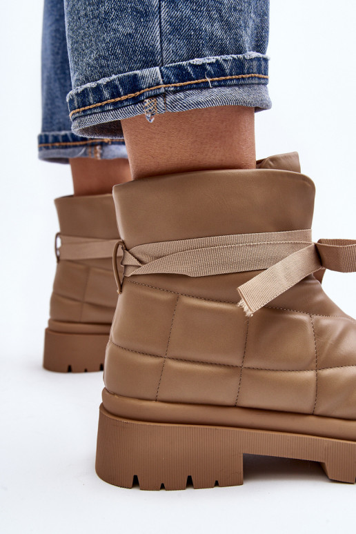 Botas com motivos acolchoados na cor cáqui Bizzanti Botas com motivos acolchoados na cor cáqui Bizzanti