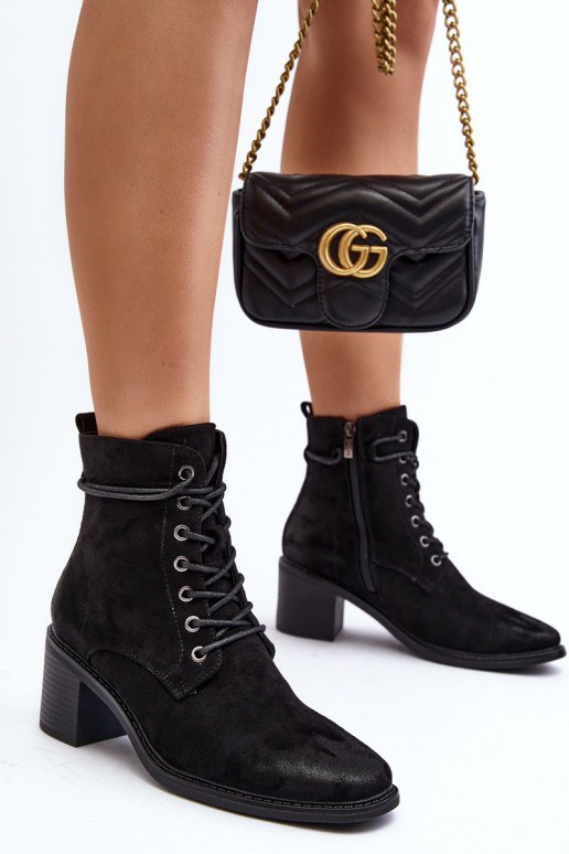 Botas de salto baixo com atacadores na cor preta Serellia Botas de salto baixo com atacadores na cor preta Serellia