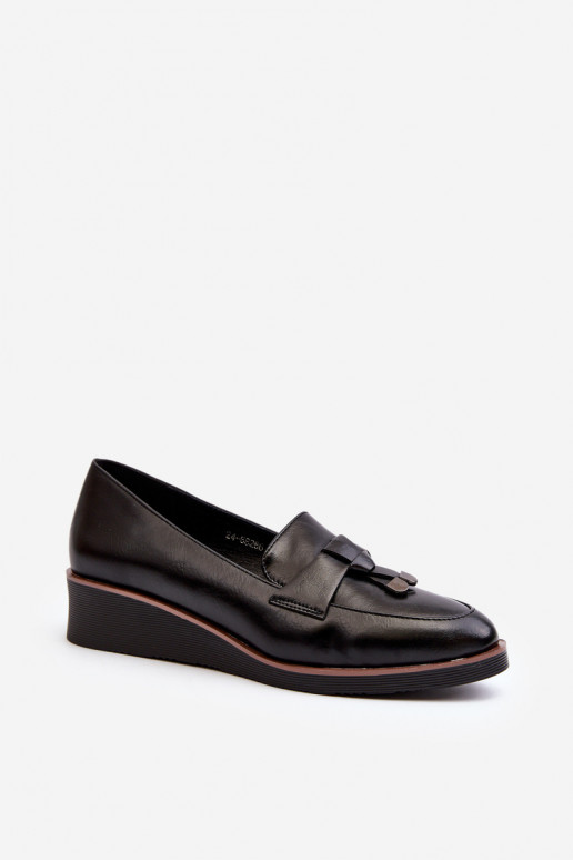sapatos com enfeites na cor preta Miliret