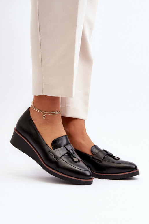 sapatos com enfeites na cor preta Miliret