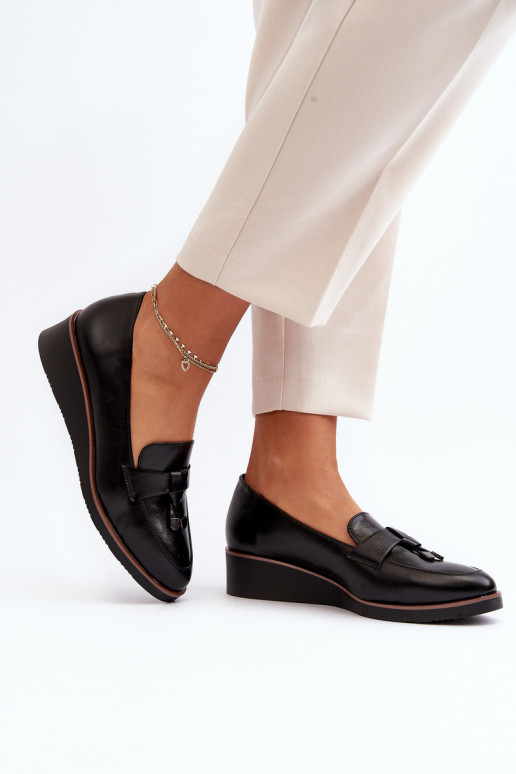 sapatos com enfeites na cor preta Miliret