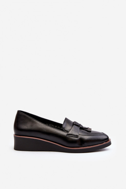 sapatos com enfeites na cor preta Miliret