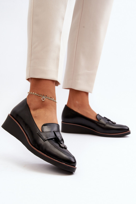 sapatos com enfeites na cor preta Miliret