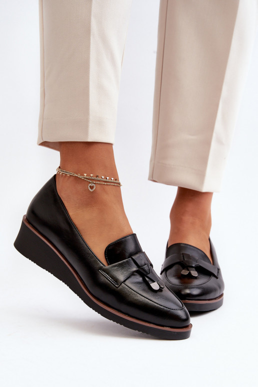 sapatos com enfeites na cor preta Miliret