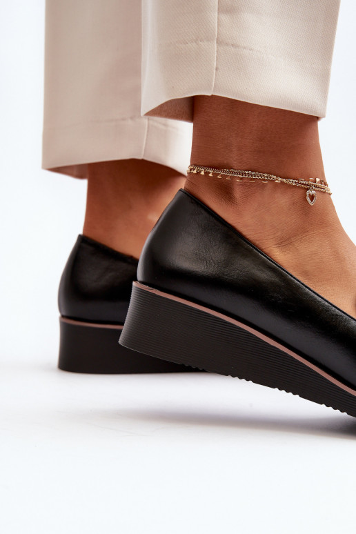 sapatos com enfeites na cor preta Miliret