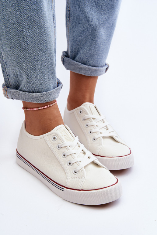 Sapatos femininos confeccionados em couro ecológico na cor branca Lirean