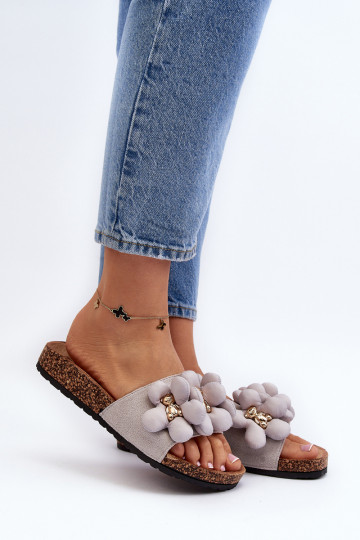 Chinelos femininos com lindos detalhes na cor cinza Bunlia 2