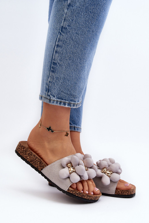 Chinelos femininos com lindos detalhes na cor cinza Bunlia