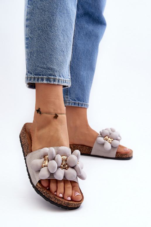 Chinelos femininos com lindos detalhes na cor cinza Bunlia