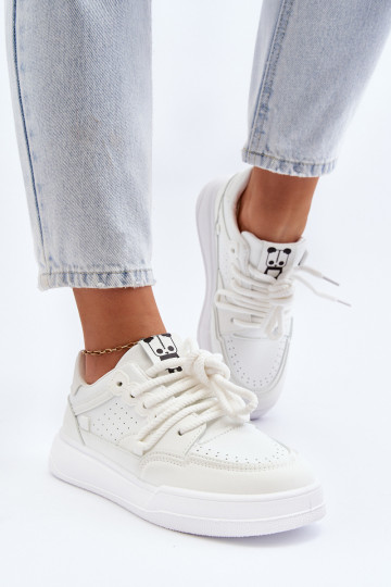 Sapatos esportivos de couro sintético na cor branca Avanalis