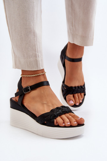 Sandálias plataforma na cor preta Esinna