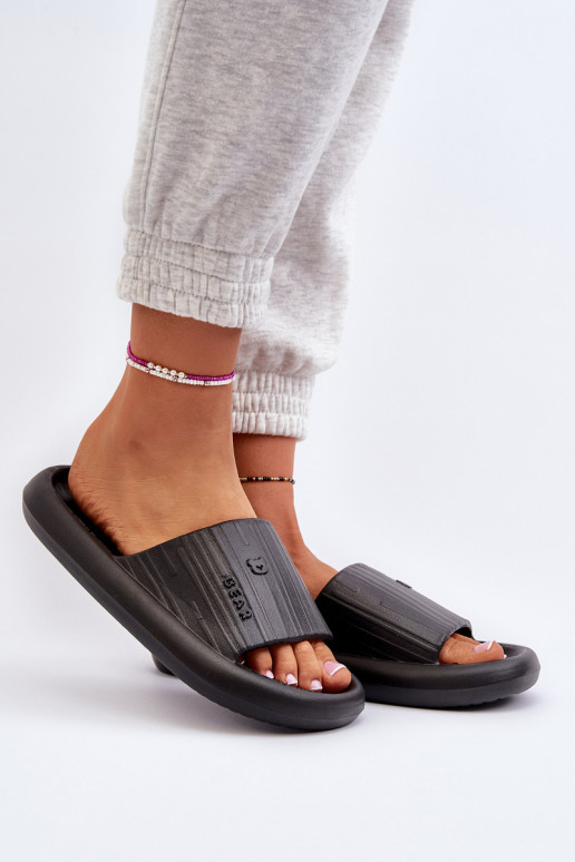 Chinelos Chinelos leves na cor preta Fenicva Chinelos Chinelos leves na cor preta Fenicva