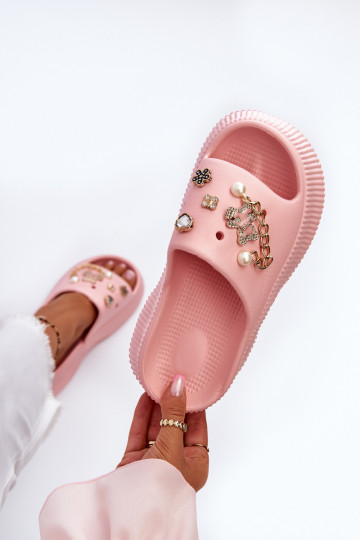 Chinelos leves com lindos detalhes em Afariana rosa 2