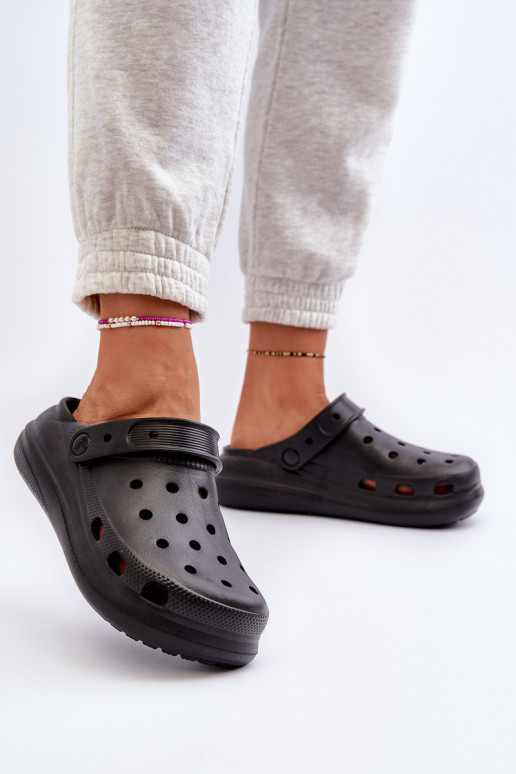 Chinelos leves na cor preta Ilariana Chinelos leves na cor preta Ilariana