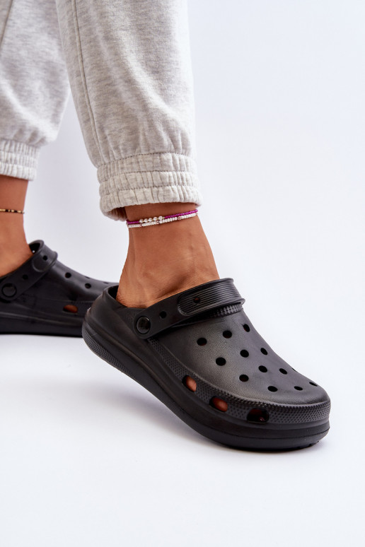 Chinelos leves na cor preta Ilariana Chinelos leves na cor preta Ilariana