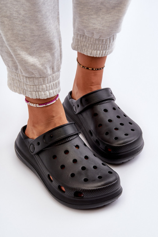 Chinelos leves na cor preta Ilariana Chinelos leves na cor preta Ilariana