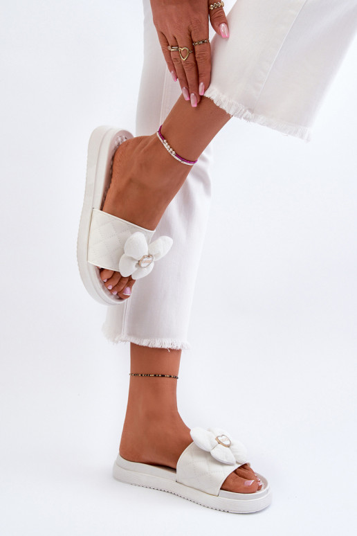 Chinelos femininos com enfeitesj Platformie cor branca Cedrella Chinelos femininos com enfeitesj Platformie cor branca Cedrella