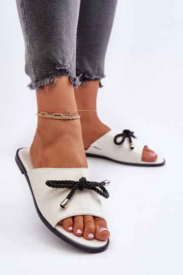 Chinelas femininas de couro sintético Big Star NN274067 brancas 2