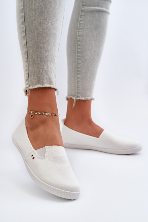 Tênis sapatos casuais Slip-On cor branca Adrancia