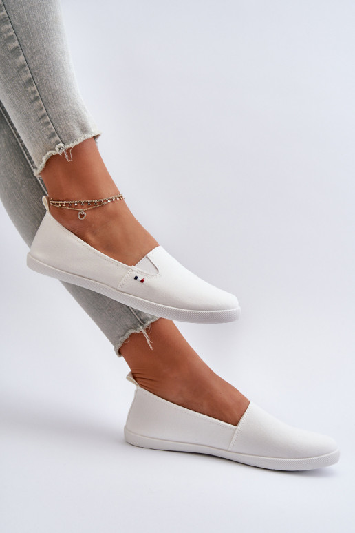 Tênis sapatos casuais Slip-On cor branca Adrancia