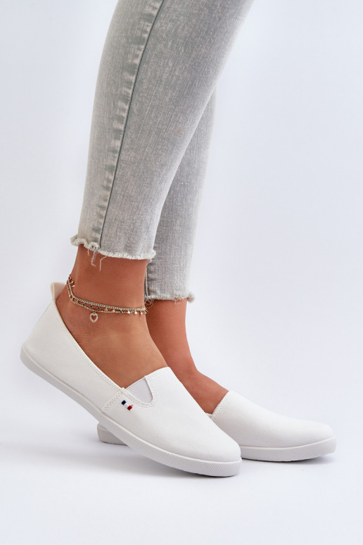 Tênis sapatos casuais Slip-On cor branca Adrancia