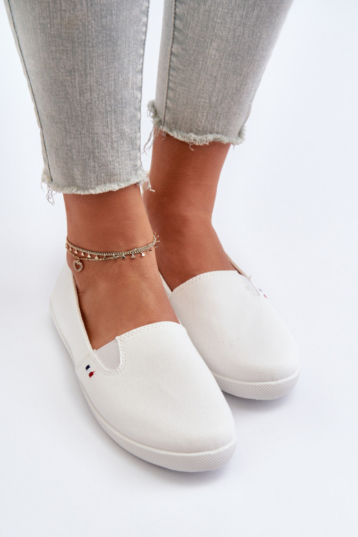 Tênis sapatos casuais Slip-On cor branca Adrancia