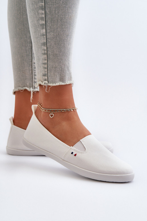 Tênis sapatos casuais Slip-On cor branca Adrancia