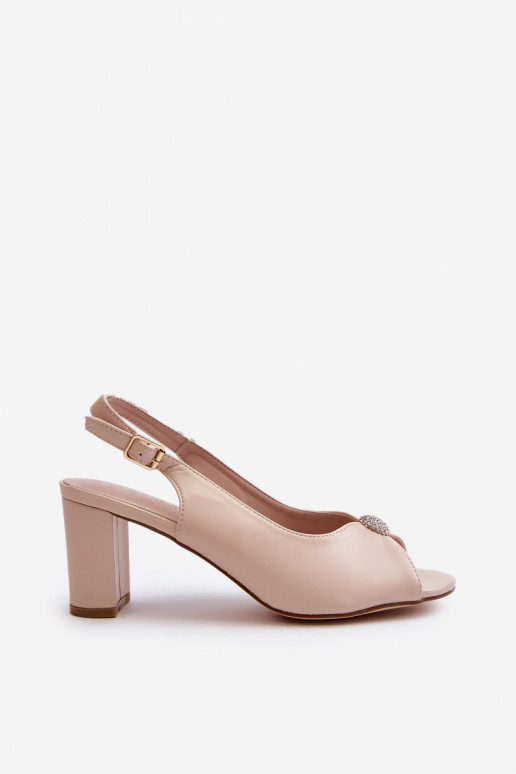 Sandália Trasea em estilo elegante com salto com enfeites
