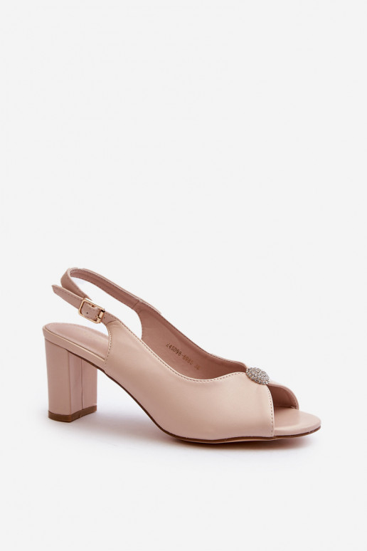 Sandália Trasea em estilo elegante com salto com enfeites
