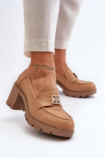 botas de salto largo com enfeites na cor marrom Ranunca