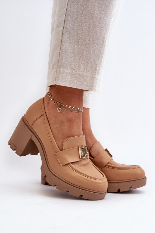 botas de salto largo com enfeites na cor marrom Ranunca