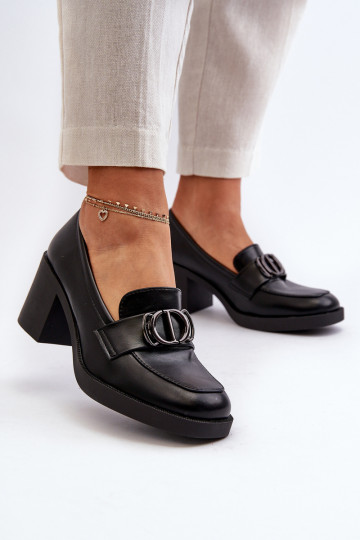 sapatos de salto alto com enfeites em preto Nedarea