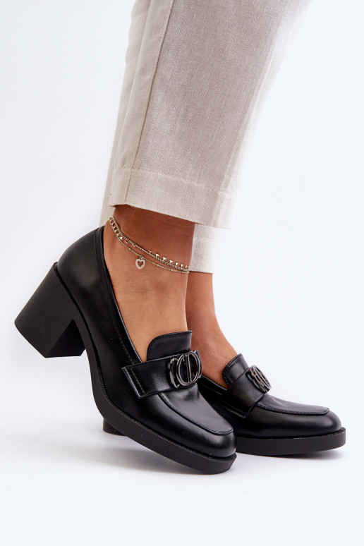 sapatos de salto alto com enfeites em preto Nedarea