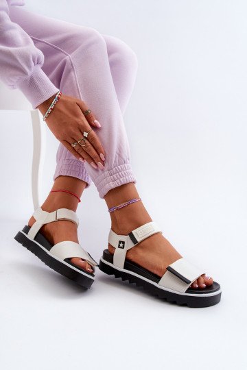 Sandálias femininas com plataforma Big Star NN274777 cor branca 2