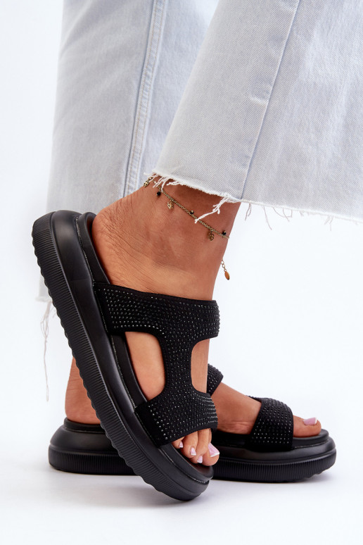 Chinelos femininos decorados com plataforma na cor preta Jestella Chinelos femininos decorados com plataforma na cor preta Jestella