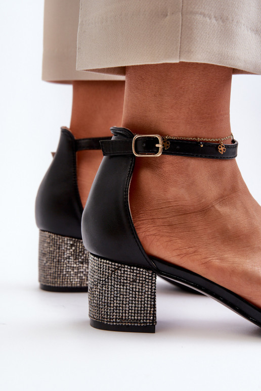 Sandálias femininas de couro ecológico Zdobionym Obcasie cor preta Wiatalia Sandálias femininas de couro ecológico Zdobionym Obcasie cor preta Wiatalia