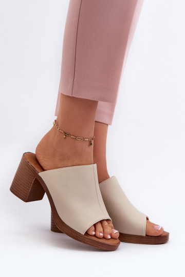 Chinelos femininos estilo elegante com salto bege Varnila 2