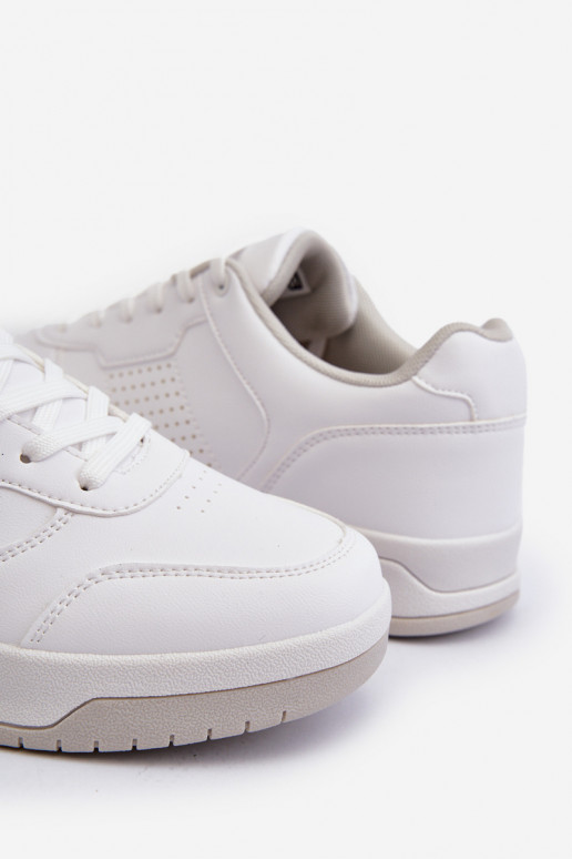 Modelo de tênis calçado confeccionado em couro ecológico na cor branca Radikalle