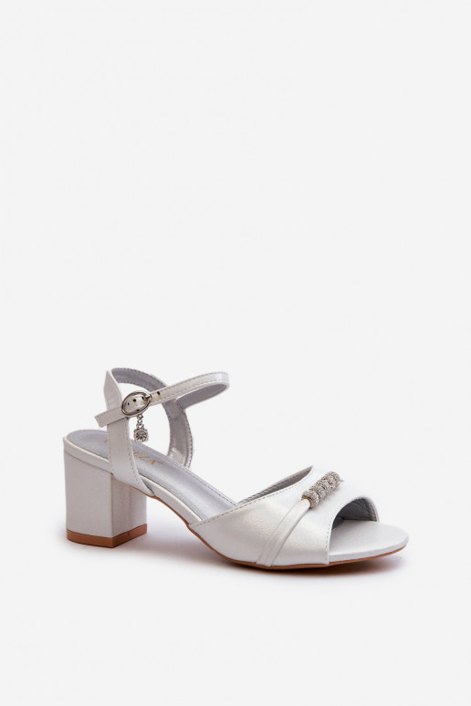 Sandálias femininas Eko com salto com lindos detalhes na cor prata Narhi Sandálias femininas Eko com salto com lindos detalhes na cor prata Narhi