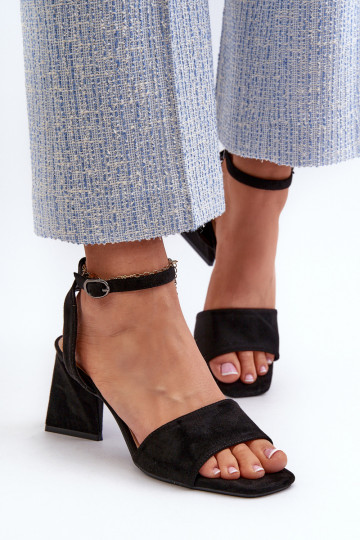 Sandálias femininas de salto alto em Eco Suede Black Upttima