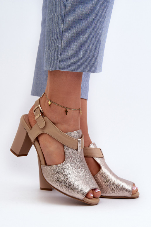 Sandálias femininas de salto alto em couro ecológico na cor dourada Queenmarie Sandálias femininas de salto alto em couro ecológico na cor dourada Queenmarie