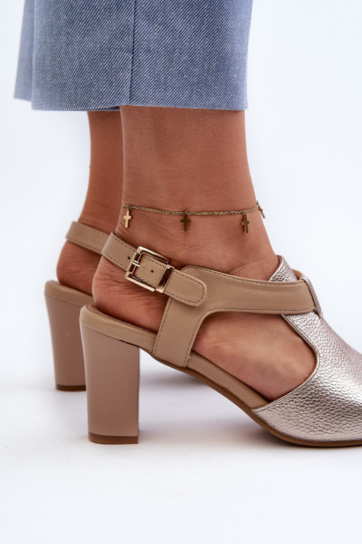 Sandálias femininas de salto alto em couro ecológico na cor dourada Queenmarie Sandálias femininas de salto alto em couro ecológico na cor dourada Queenmarie
