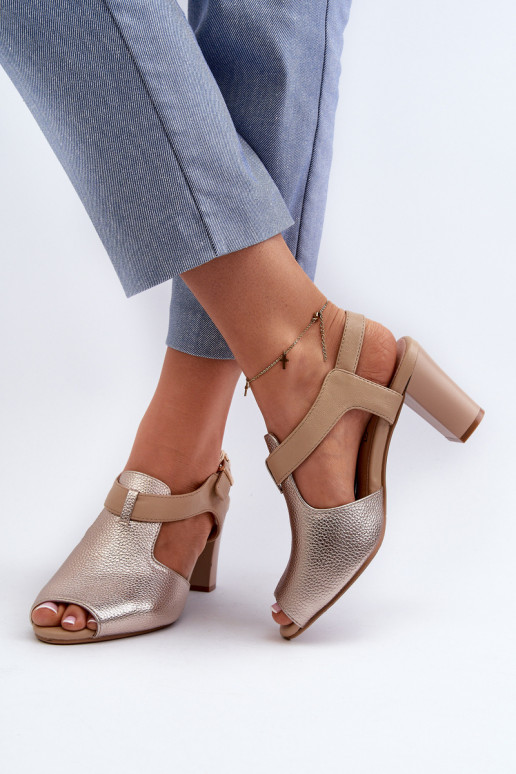 Sandálias femininas de salto alto em couro ecológico na cor dourada Queenmarie Sandálias femininas de salto alto em couro ecológico na cor dourada Queenmarie